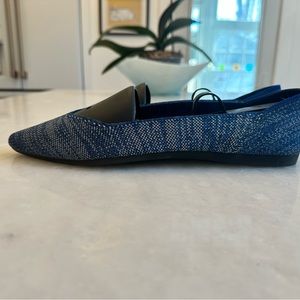 Size 10 indigo heather Rothy’s points. Extremely excellent used condition.